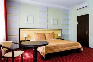 Отель Гринстоун Херсон Улучшенный двухместный номер с 1 кроватью или 2 отдельными кроватями-1